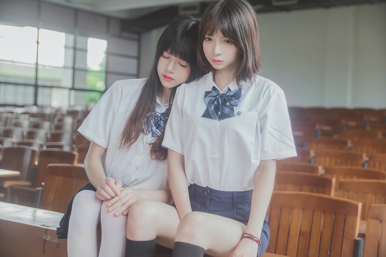 桜桃喵&疯猫ss百合制服44张套图-长游分享网