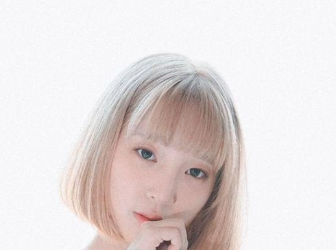 图片[1]-姜仁卿cos兔女郎+白T恤写真-长游分享网