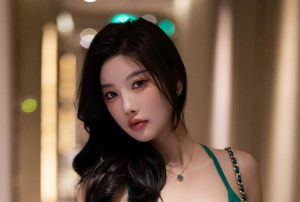 杨晨晨cos蓝色吊带连衣裙+网纱连衣裙+印花吊带连衣裙写真-长游分享网